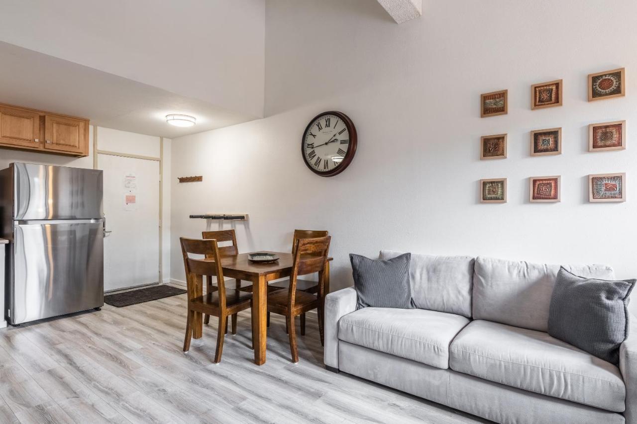 Summit #256 - Top Floor Summit 1 Bedrm 1 Bathrm Condo Just Steps Too Little Eagle Lodge Sleeps 4 Mammoth Lakes Exterior photo
